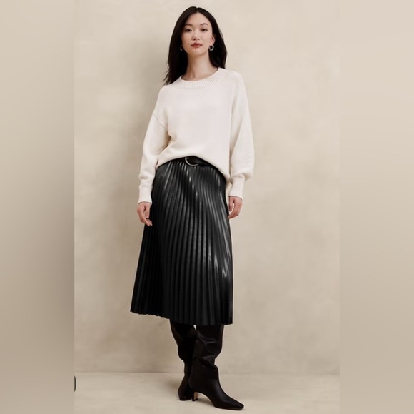 Banana Republic Dresses & Skirts - NWT Banana Republic Vegan Leather Pleated Midi Skirt